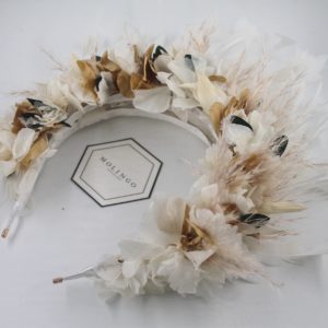 Diadema doble con plumas,  flores preservadas y pampa
