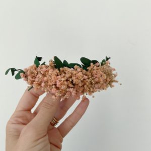 Tocado de paniculata rosa con toques de eucalipto
