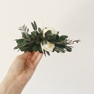 Tocado de novia con eucalipto y rosas
