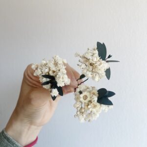 Horquilla de Paniculata preservada margaritas y toque de eucalipto